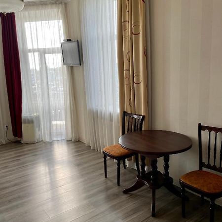Apartment Studio -Біля Вокзалу-Недалеко Від Центру-Городоцька 151 Leópolis Exterior foto