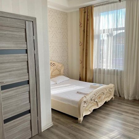 Apartment Studio -Біля Вокзалу-Недалеко Від Центру-Городоцька 151 Leópolis Exterior foto