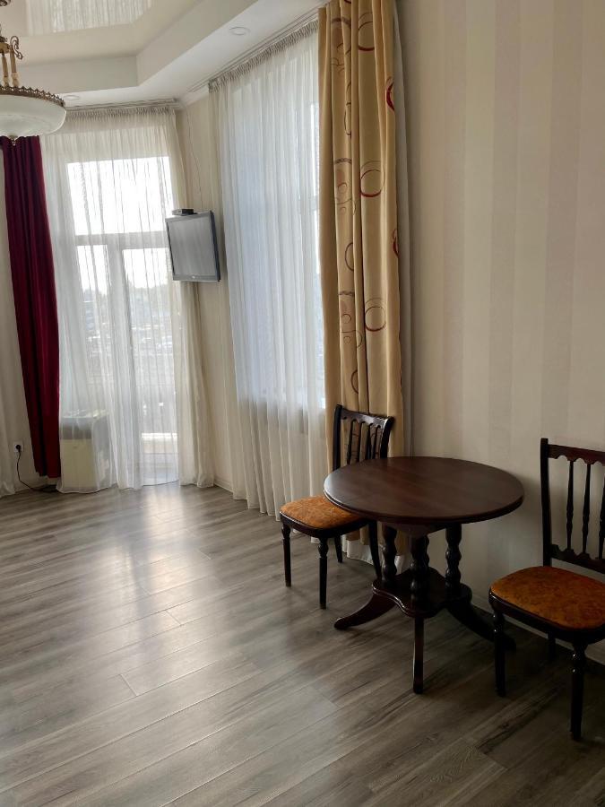 Apartment Studio -Біля Вокзалу-Недалеко Від Центру-Городоцька 151 Leópolis Exterior foto
